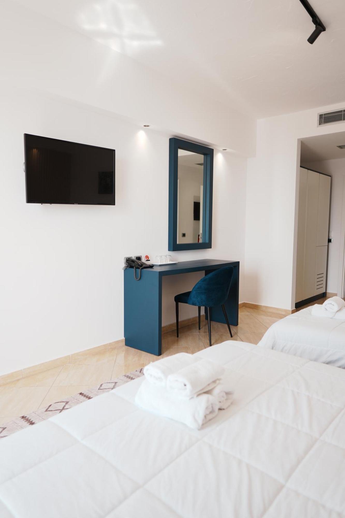 Hotel Blue Sky Sarande Exterior photo