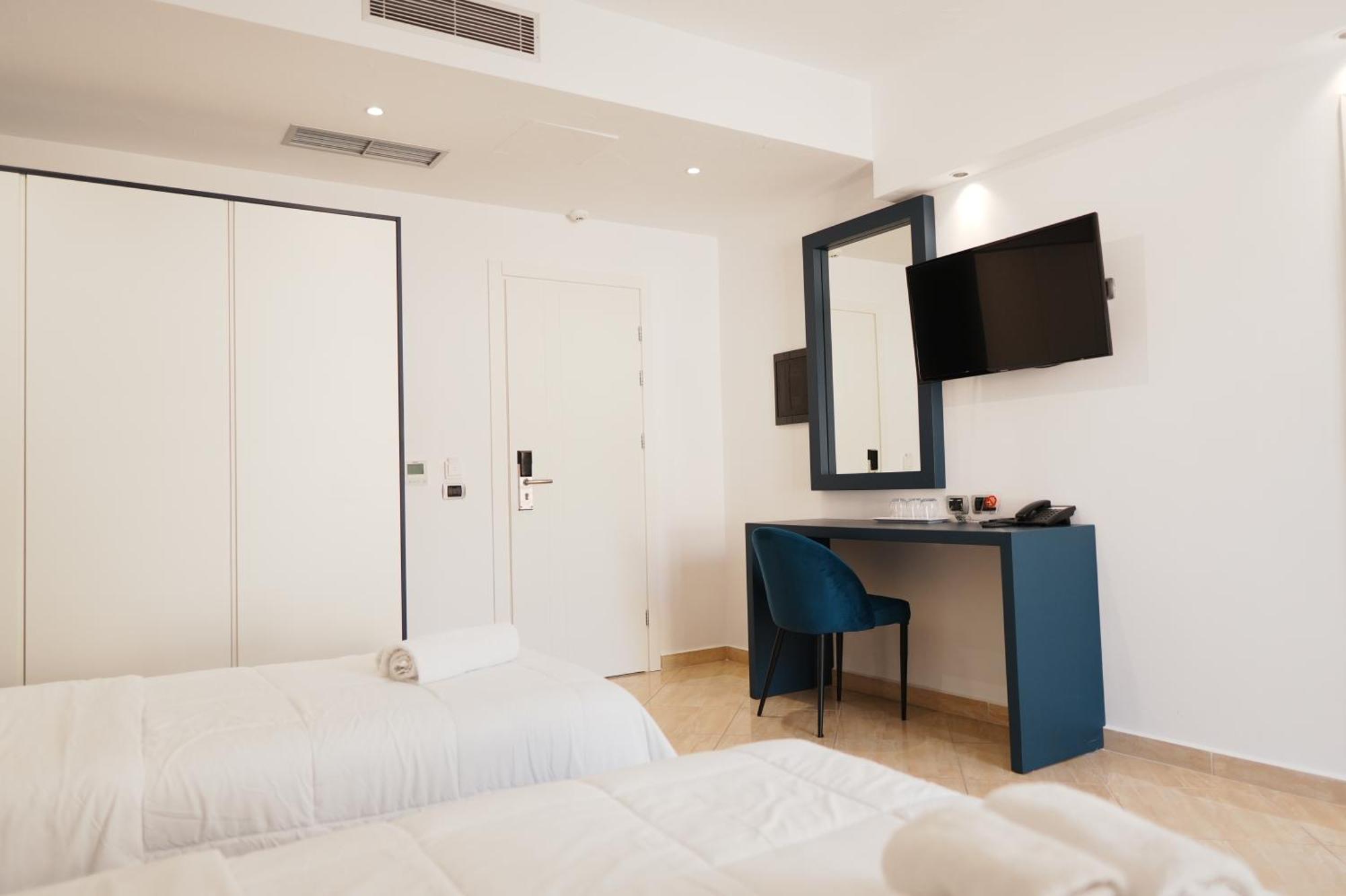 Hotel Blue Sky Sarande Exterior photo