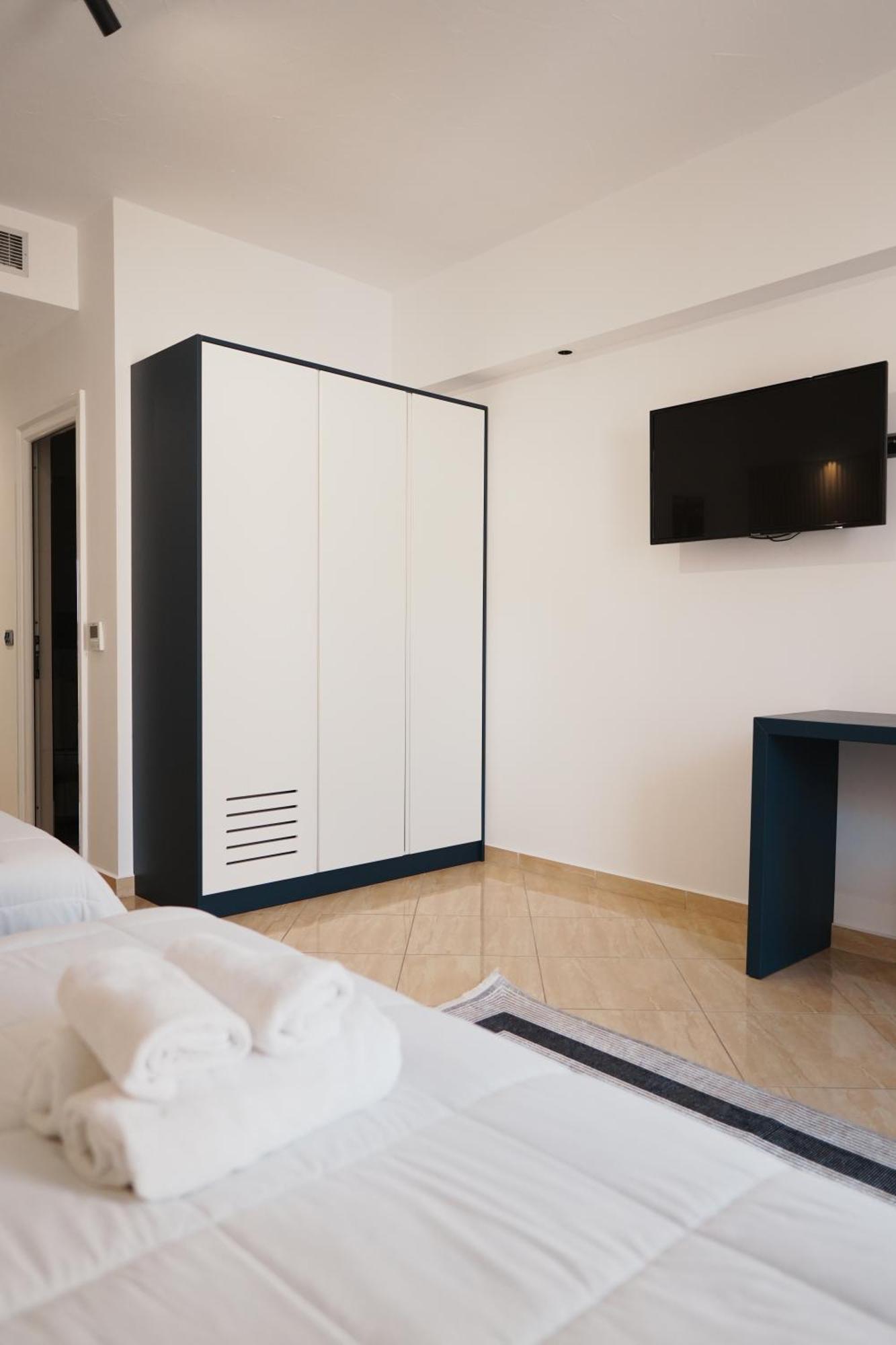Hotel Blue Sky Sarande Exterior photo