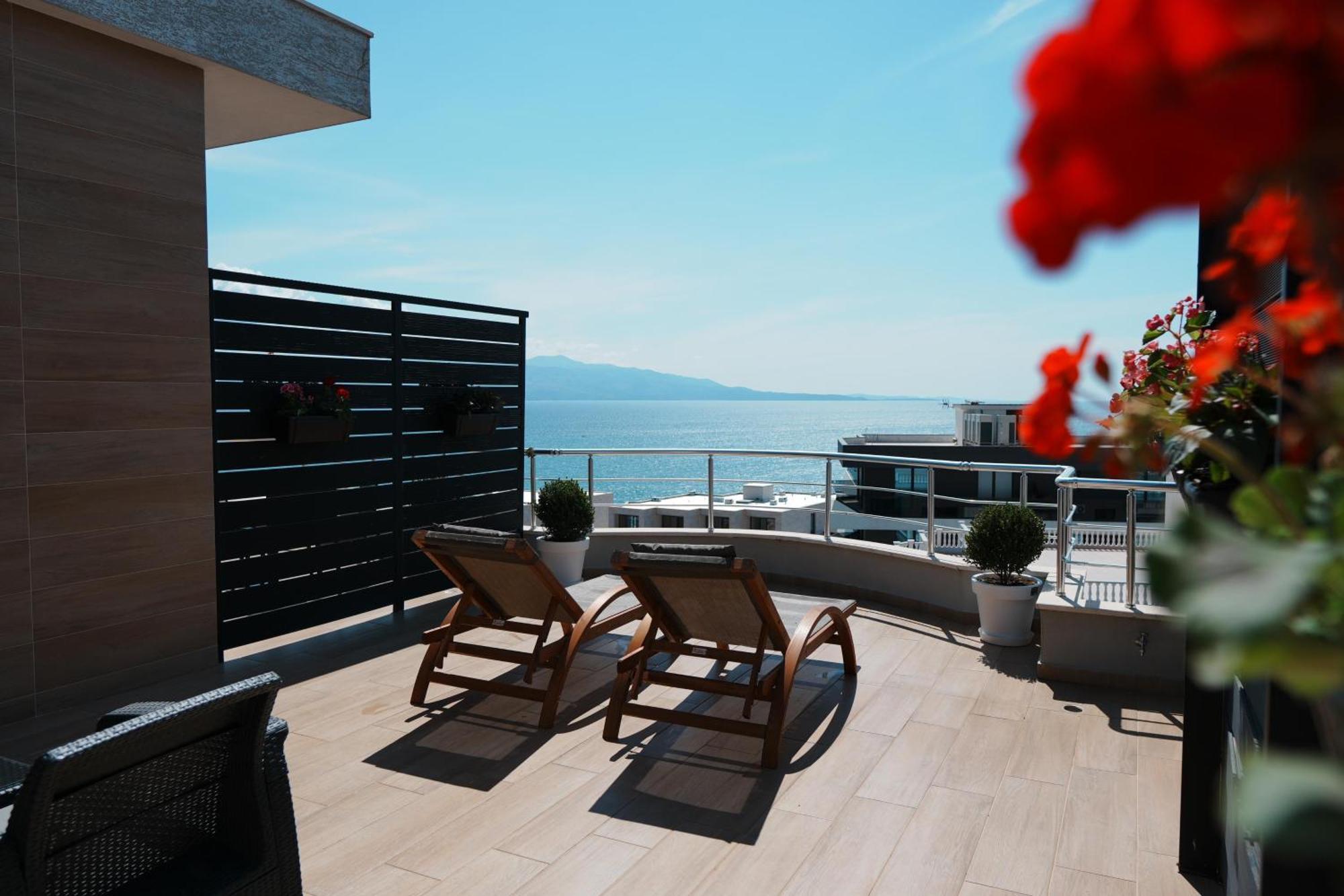 Hotel Blue Sky Sarande Exterior photo