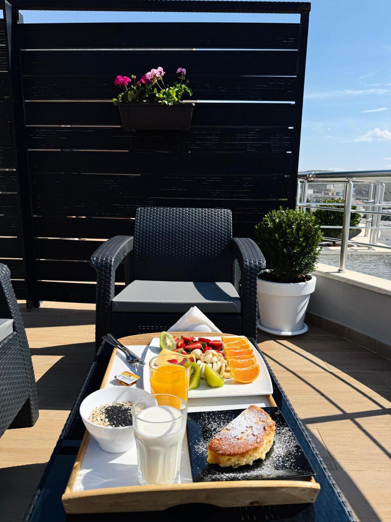 Hotel Blue Sky Sarande Exterior photo
